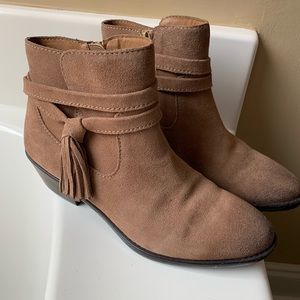Sofft Tan Tassle Ankle Booties
